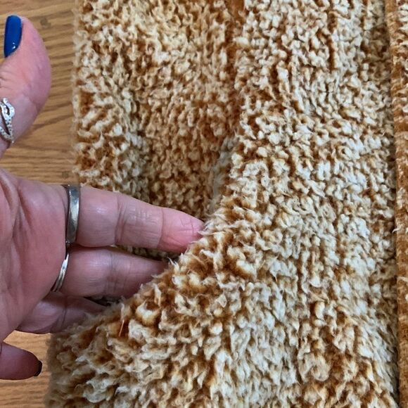 Love Tree Women’s Sherpa Hooded Vest size S - Picture 10 of 12